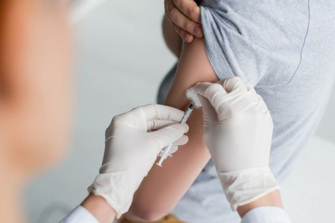 Плановую вакцинацию пропустили из-за COVID-19 больше 25 млн детей